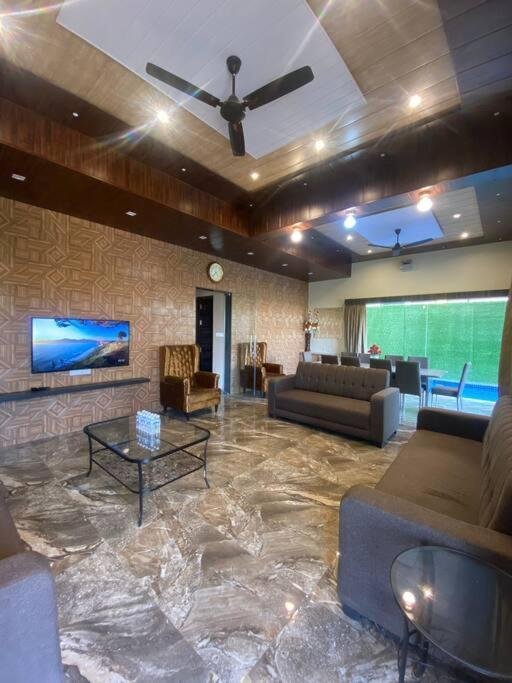 Mount Resorts Lonavala 5 Bhk Luxurious Villa With Private Pool And Full Size Cricket Football Turf Eksteriør billede