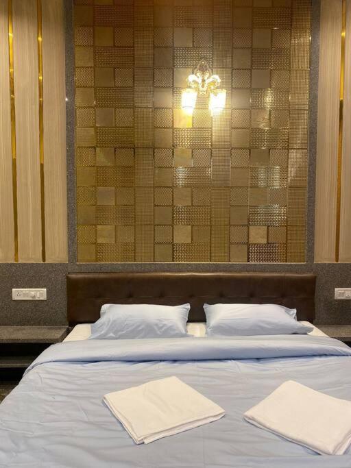 Mount Resorts Lonavala 5 Bhk Luxurious Villa With Private Pool And Full Size Cricket Football Turf Eksteriør billede